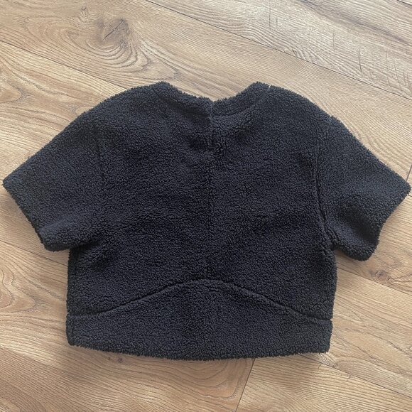 Lululemon Textured Fleece Embroidered Logo Tee Black Cropped Crew Neck Size: 4 - Picture 6 of 10